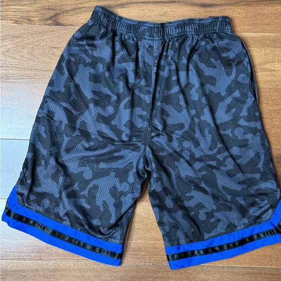 AND1 Boy’s Gray and Blue Camo Shorts - Picture 4 of 6